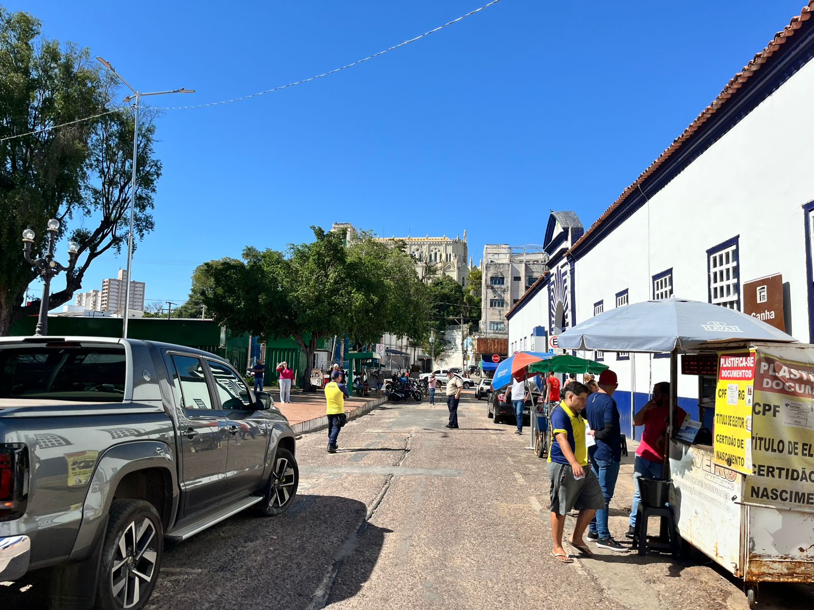 Cal�adas livres no Centro de Cuiab� - mudan�a dos ambulantes - travessa desembargador lobo e ganha tempo