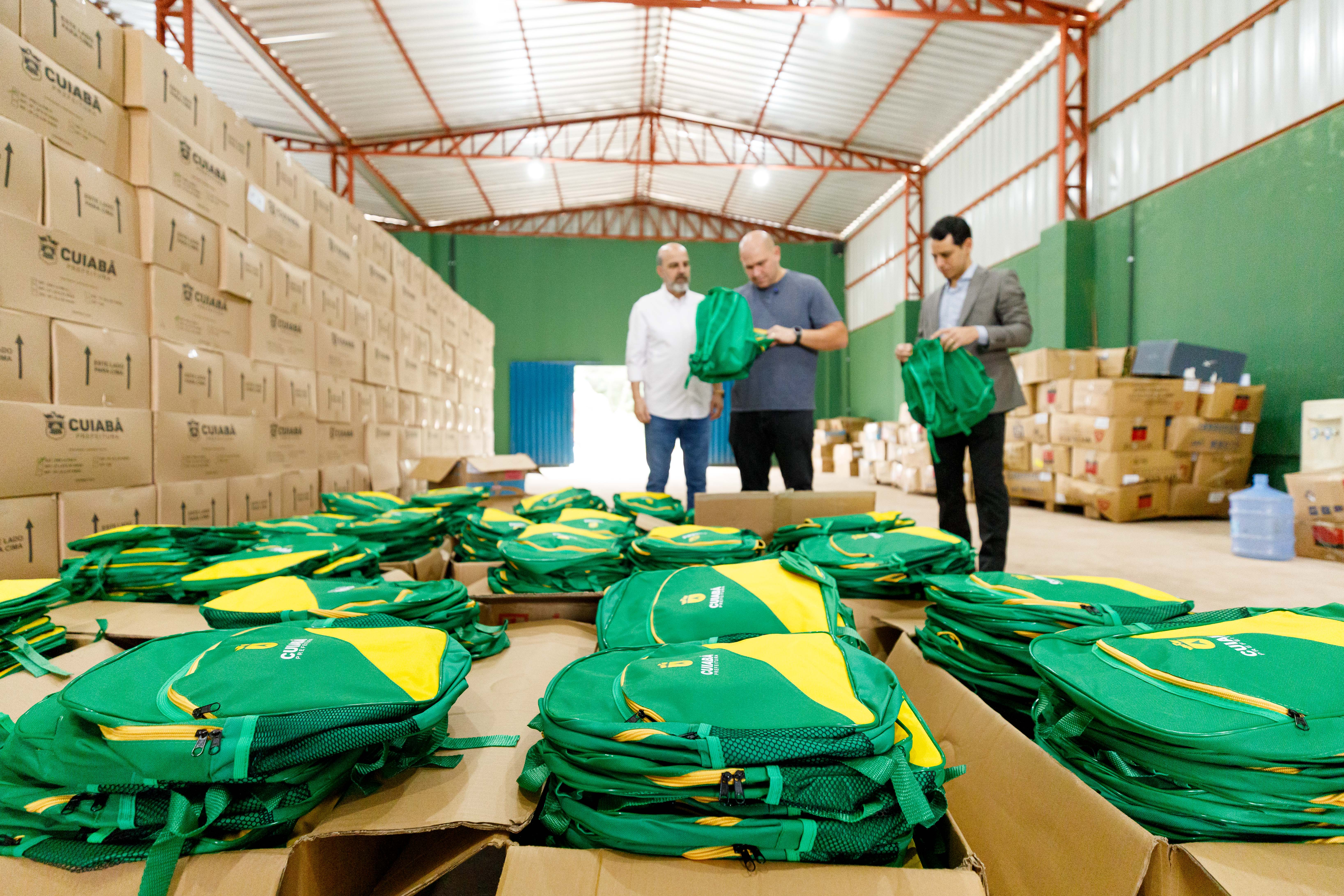 entrega de kits escolares