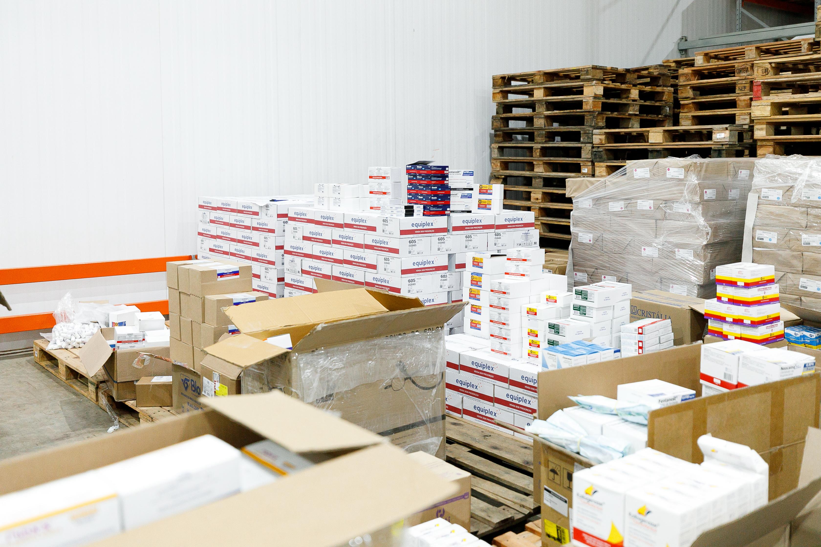 Medicamentos no CDMIC - reabastecimento das unidades de sa�de de Cuiab�