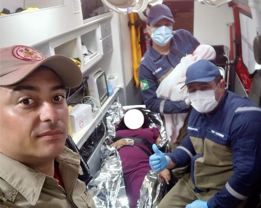 parto, bombeiros, banheiro, sorriso