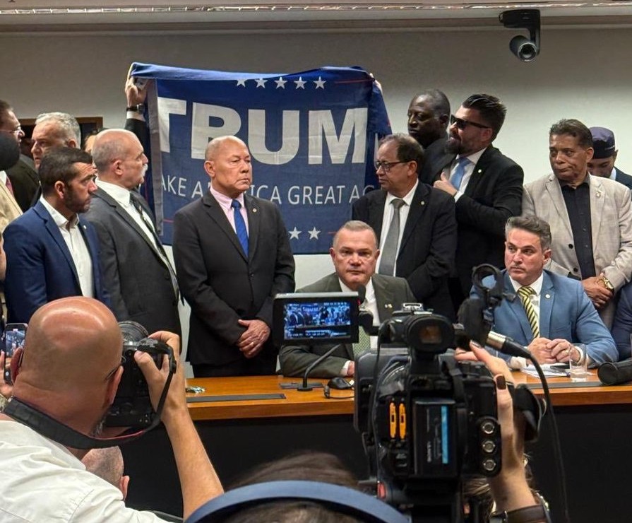 Wellington Fagundes Trump Senado