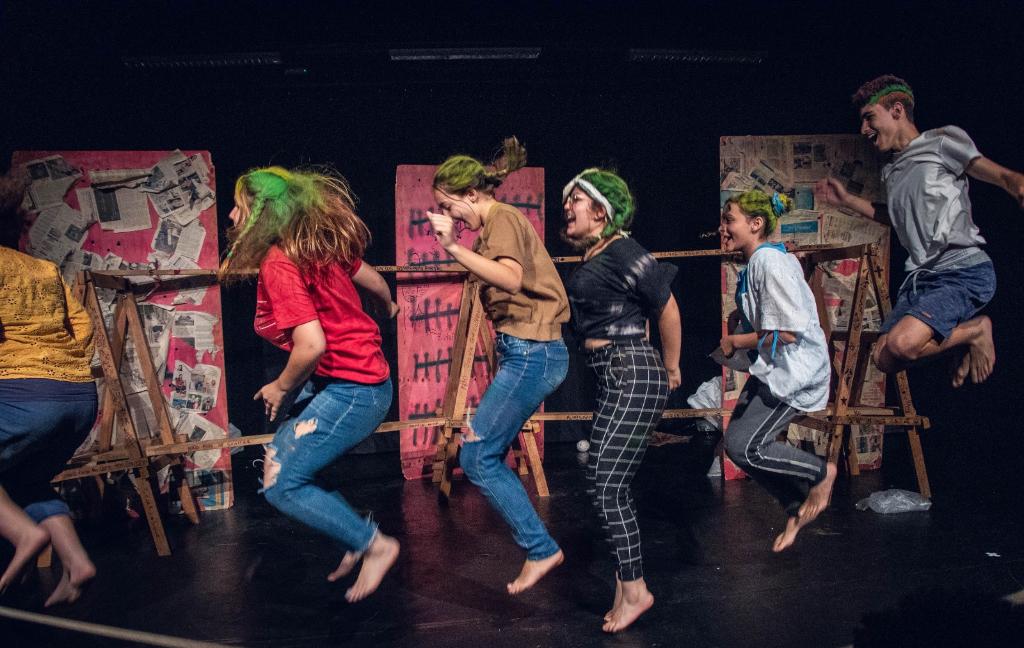 Grupo Vagalumes de Teatro apresenta "Vielas"