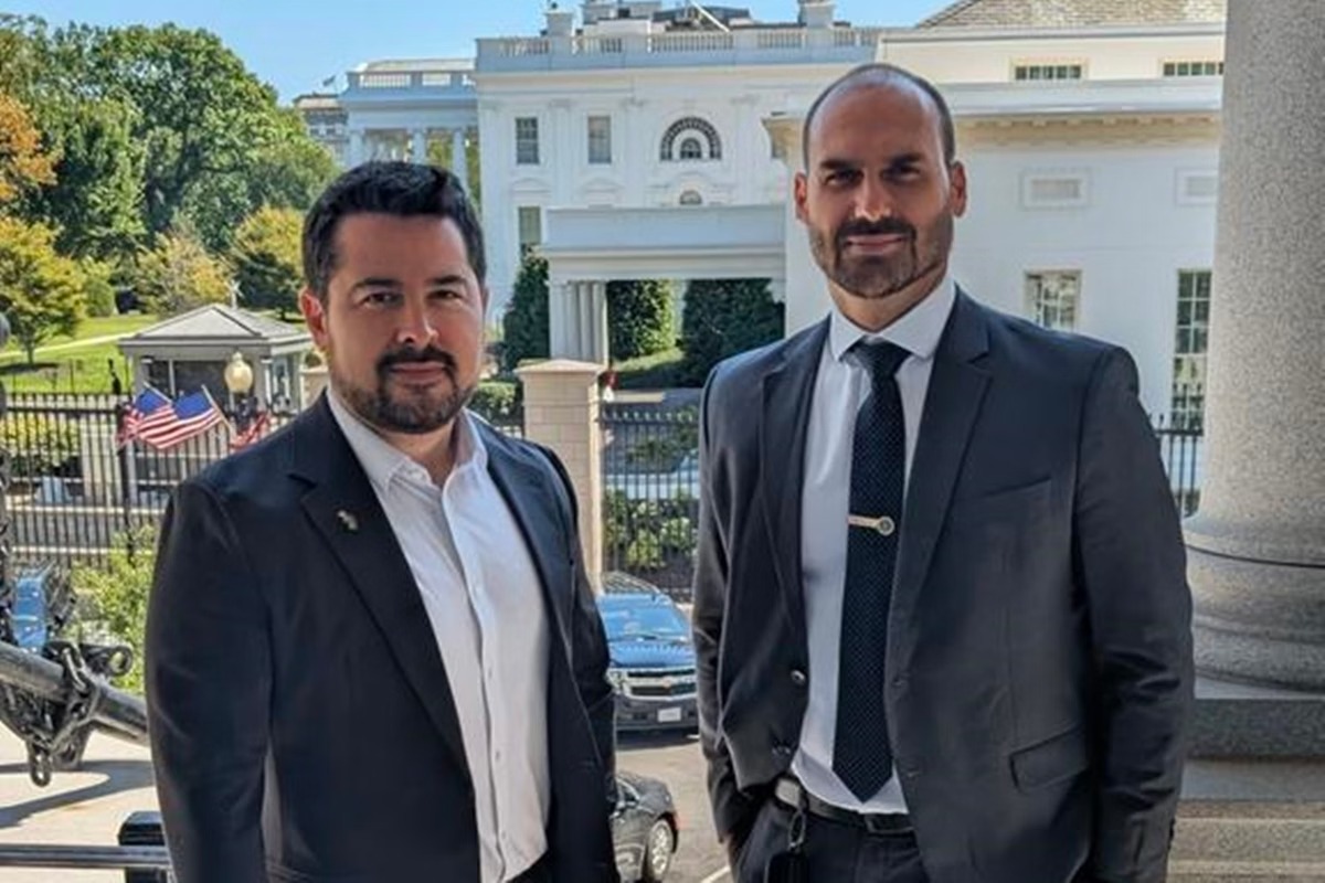 Deputado federal Eduardo Bolsonaro (PL-SP) e o influenciador Paulo Figueiredo