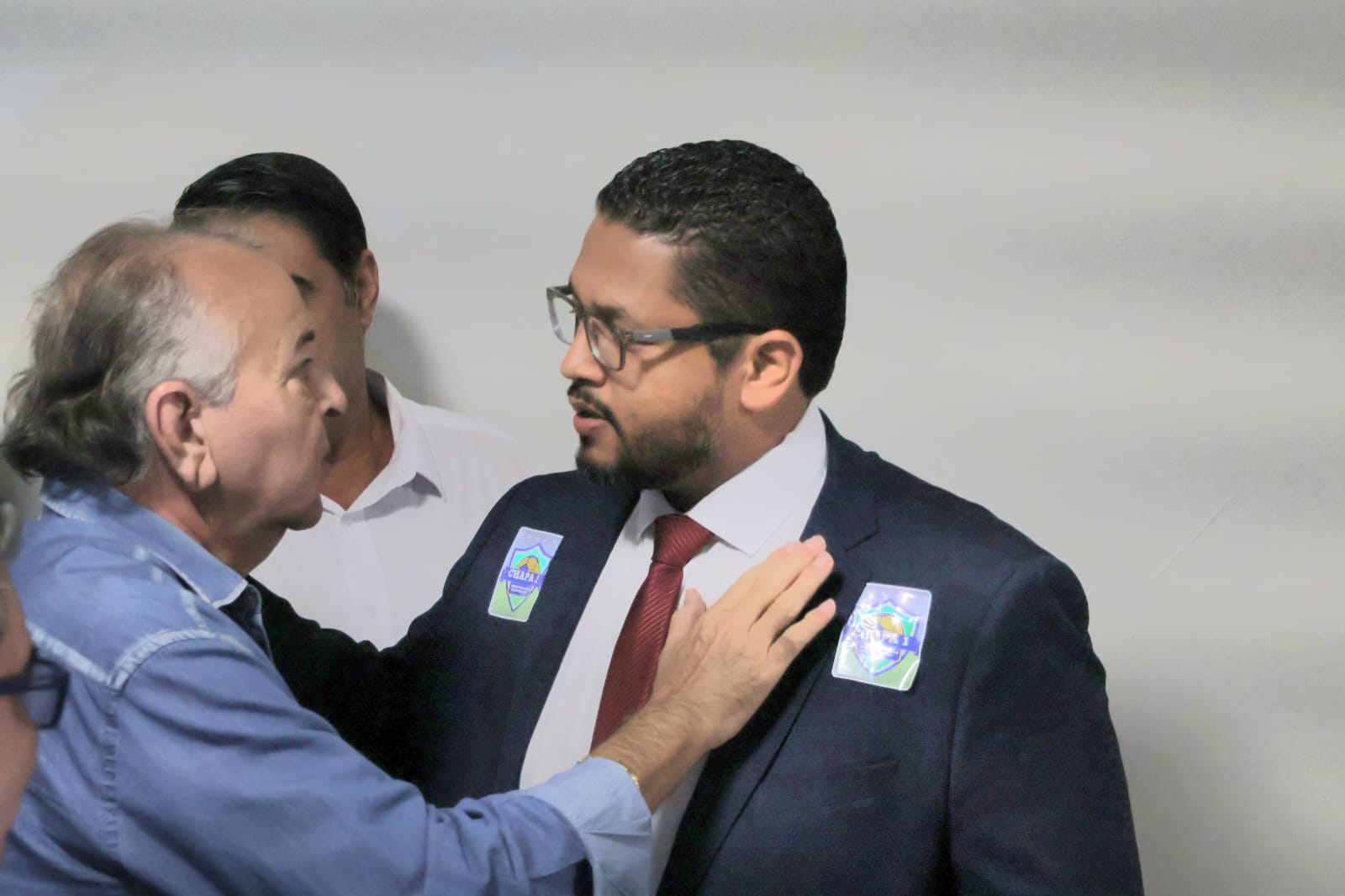Empres&iuml;&iquest;&frac12;rio Dorileo Leal e o advogado Diogo P&iuml;&iquest;&frac12;cora