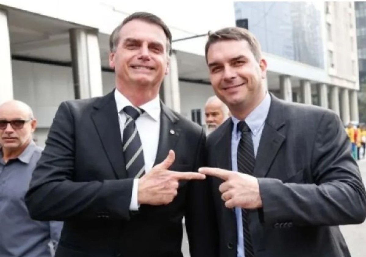 Jair Bolsonaro e Flávio Bolsonaro