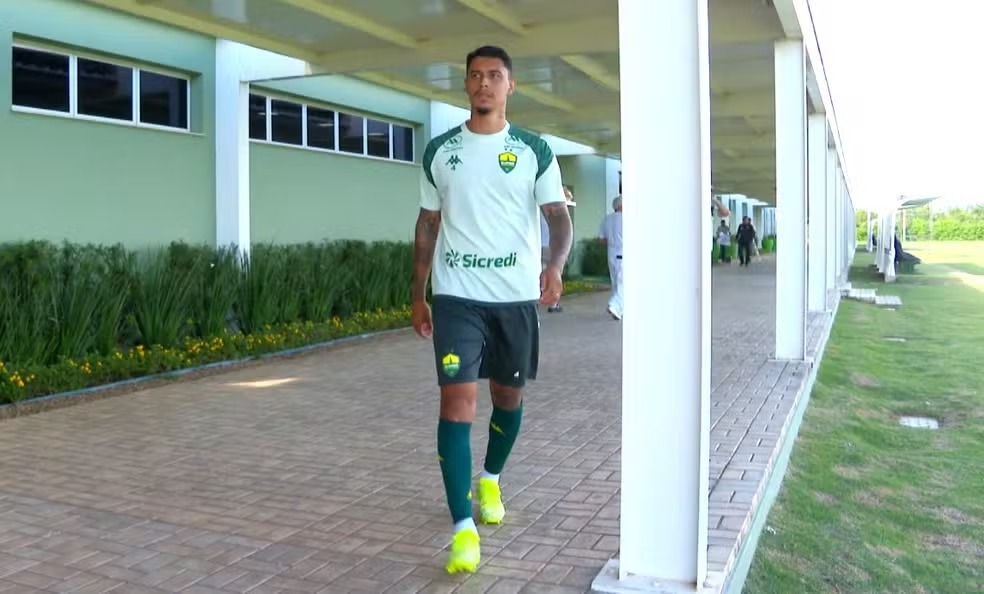 Vitor Mendes em pr&iuml;&iquest;&frac12;-temporada do Cuiab&iuml;&iquest;&frac12;