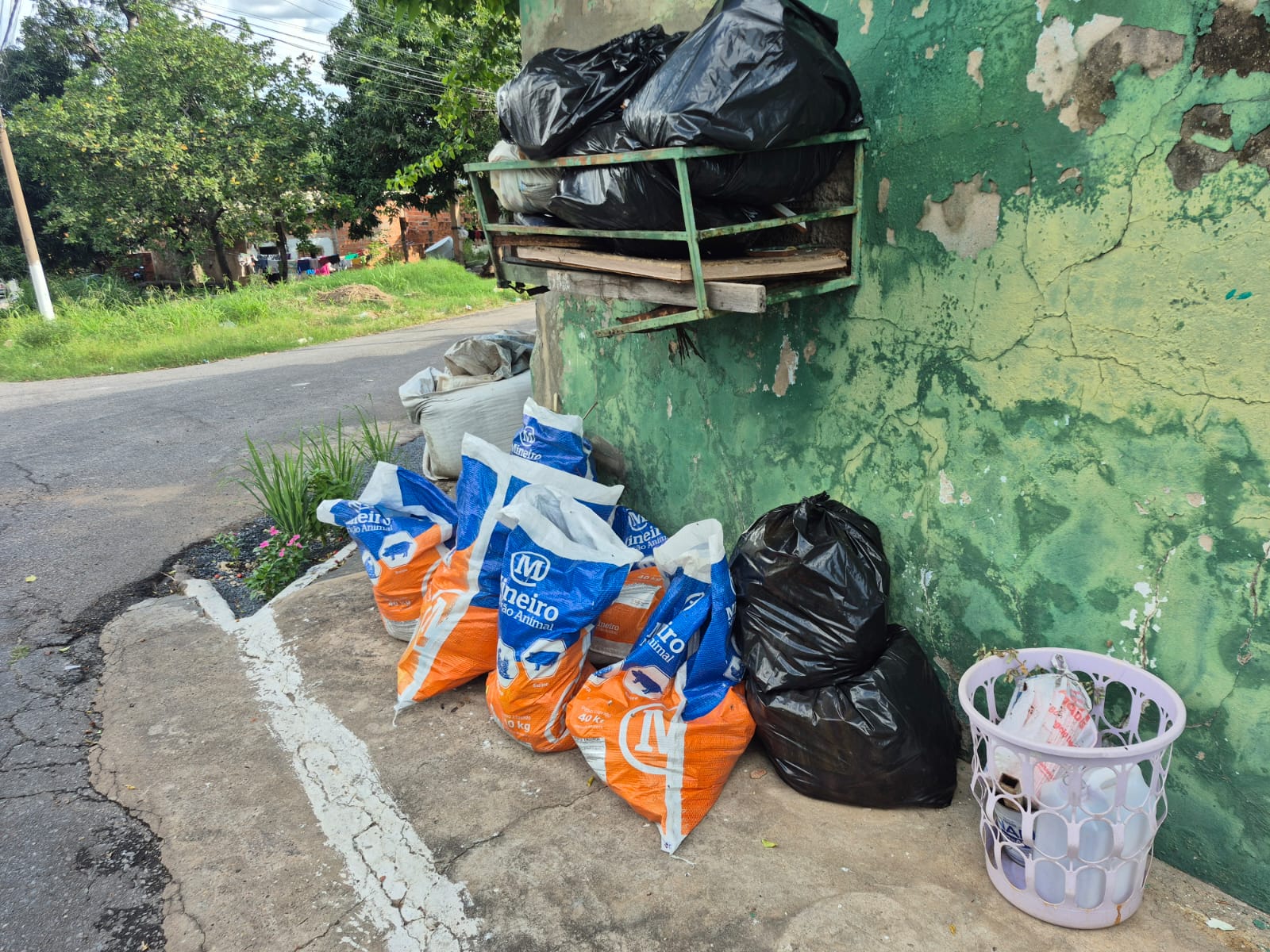 Lixo, bairro Manga, V&iuml;&iquest;&frac12;rzea Grande