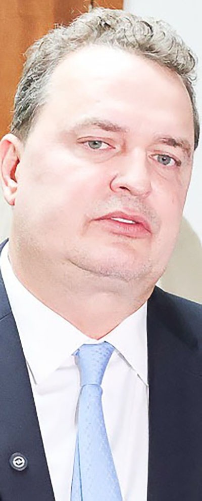 max russi curtinha