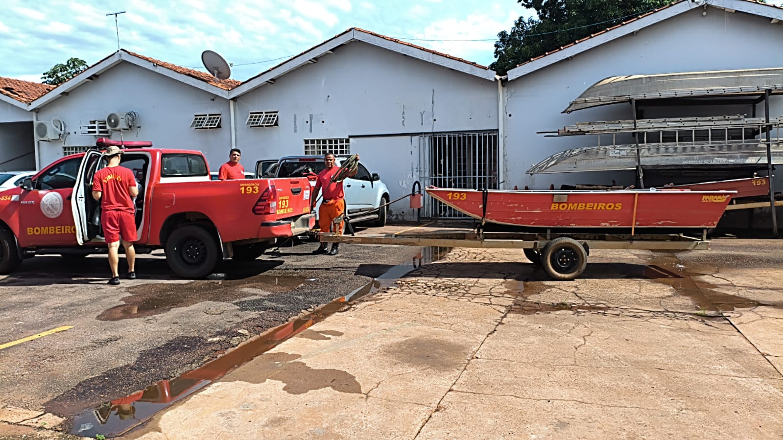 Resgate bombeiros ind&iuml;&iquest;&frac12;gena