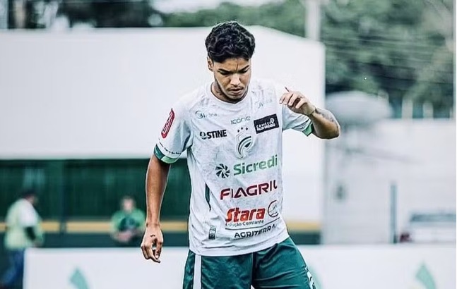 Atleta &iuml;&iquest;&frac12;karo em atua&iuml;&iquest;&frac12;&iuml;&iquest;&frac12;o pelo Luverdense 