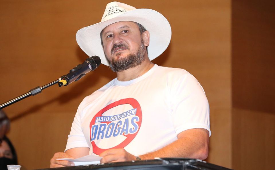 Gilberto Cattani, Drogas