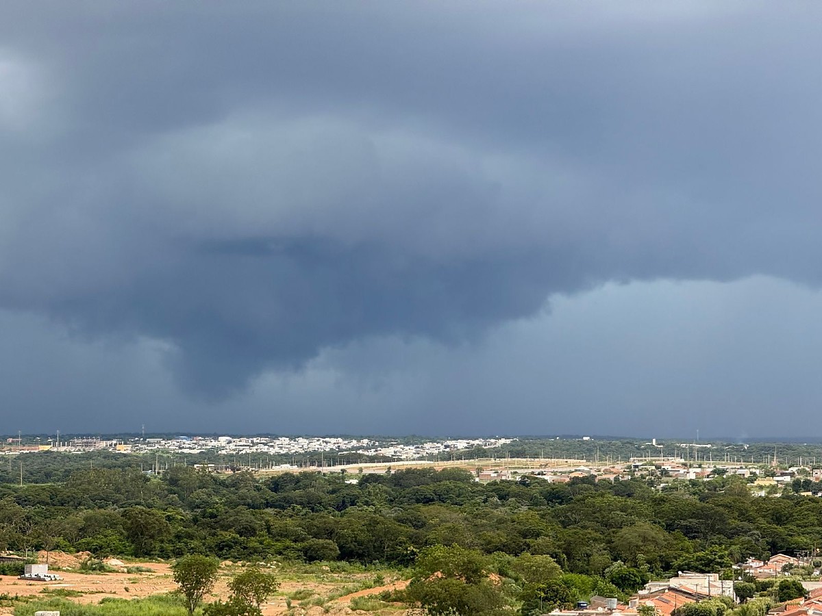 Céu Cuiabá tempo chuva nuvens