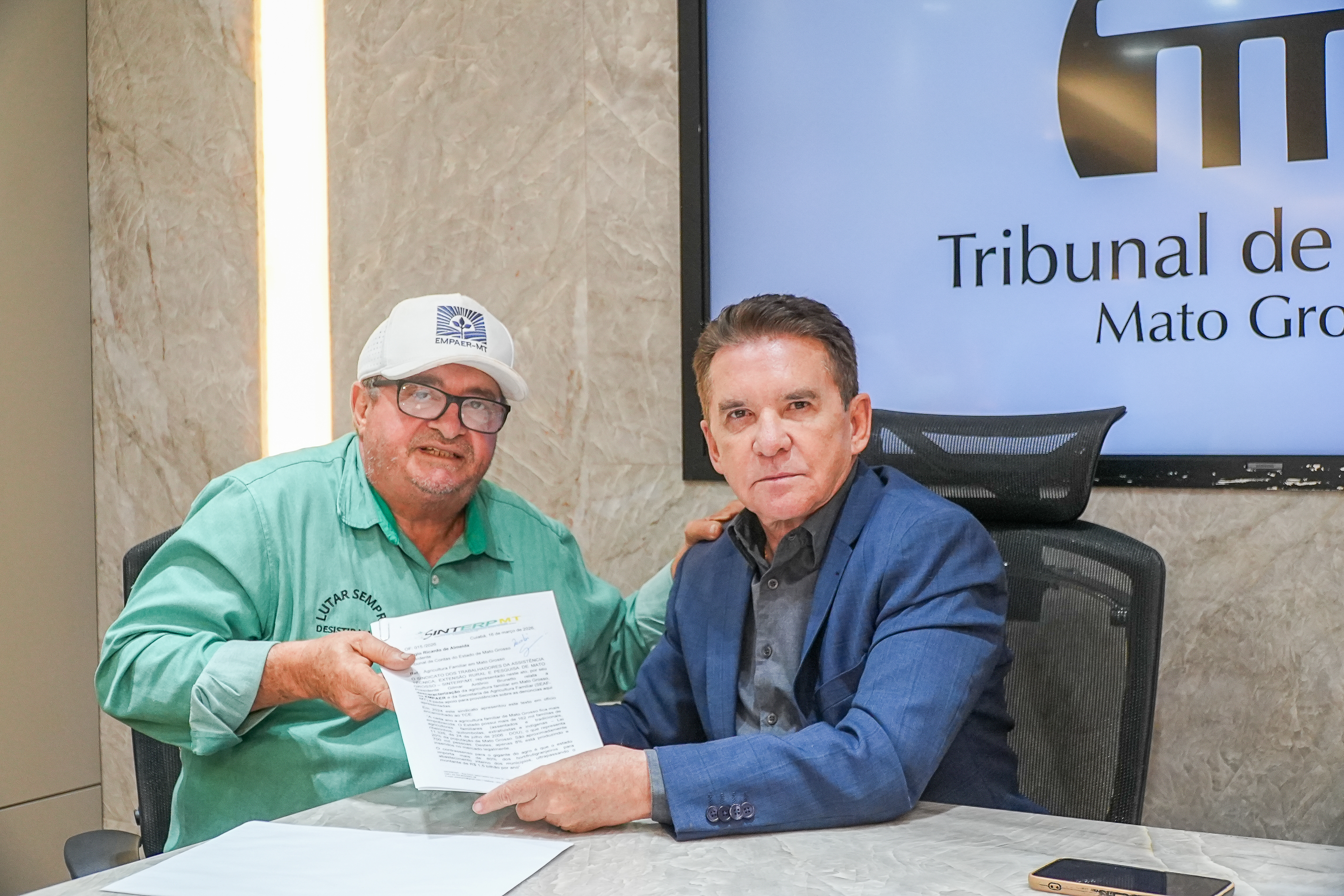 Presidente do TCE-MT, conselheiro S&iuml;&iquest;&frac12;rgio Ricardo, recebeu o presidente do Sinterp-MT, Gilmar Brunetto.