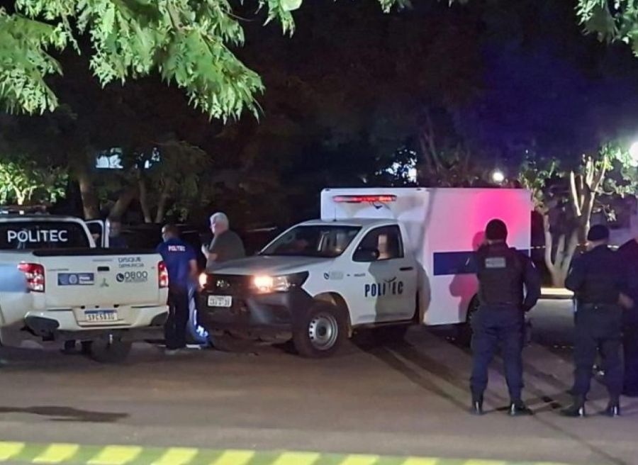 Crian�a morre esquecida em carro