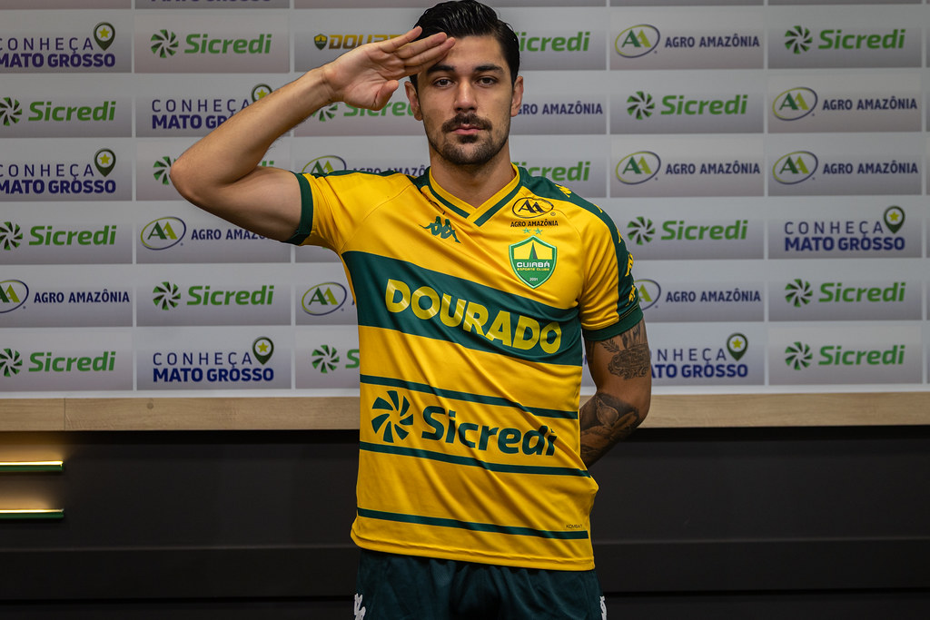 zagueiro Jo�o Basso