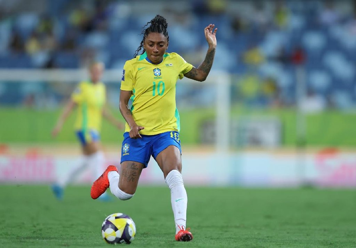 Atleta Kerolin, da Seleção Brasileira de Futebol Feminino