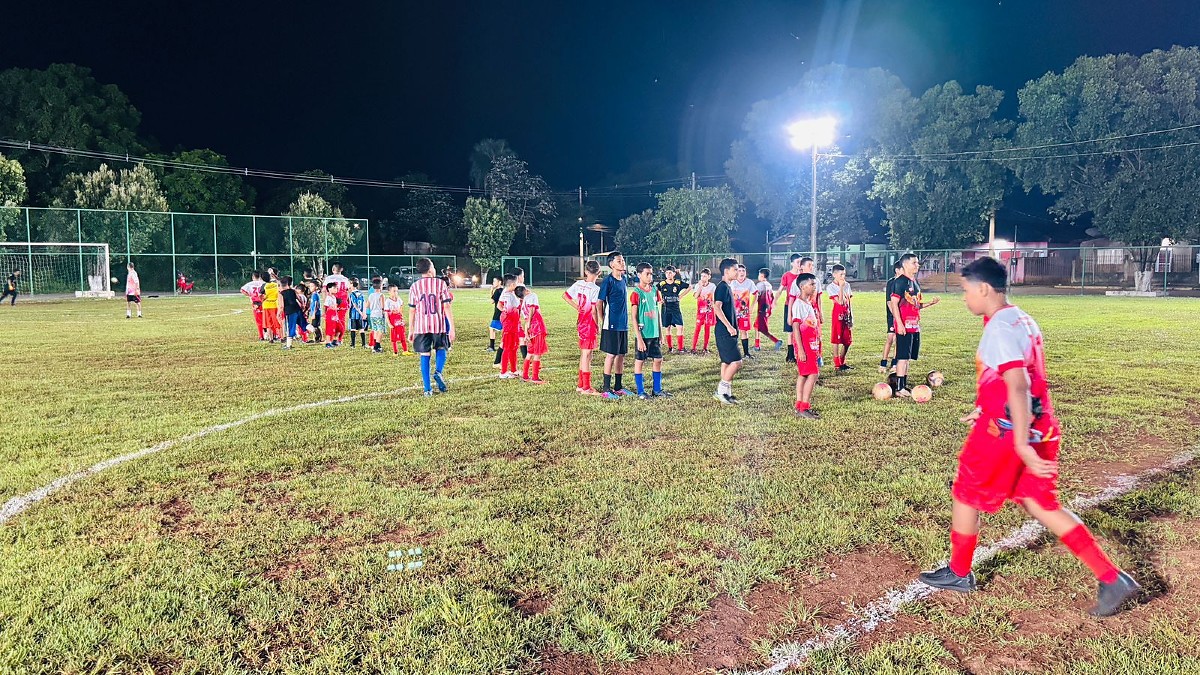 Joga Bem MT inicia aulas de futebol