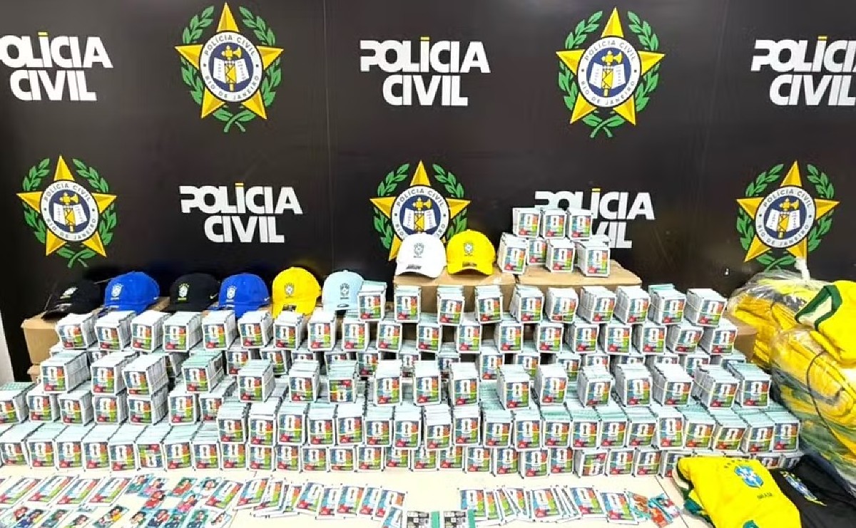 As figurinhas da Copa apreendidas pela DRCPIM