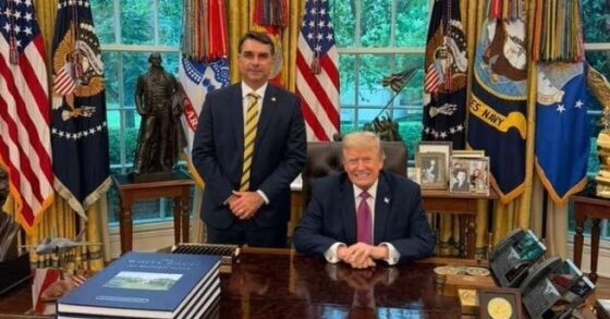 Senador Flávio Bolsonaro e o presidente Donald Trump Casa Branca