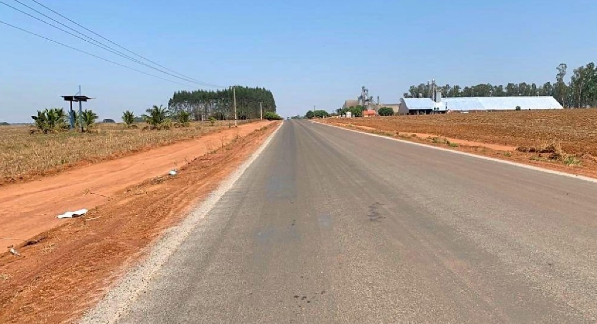 MT 208 418 estrada entre Carlinda e Novo Mundo asfalto
