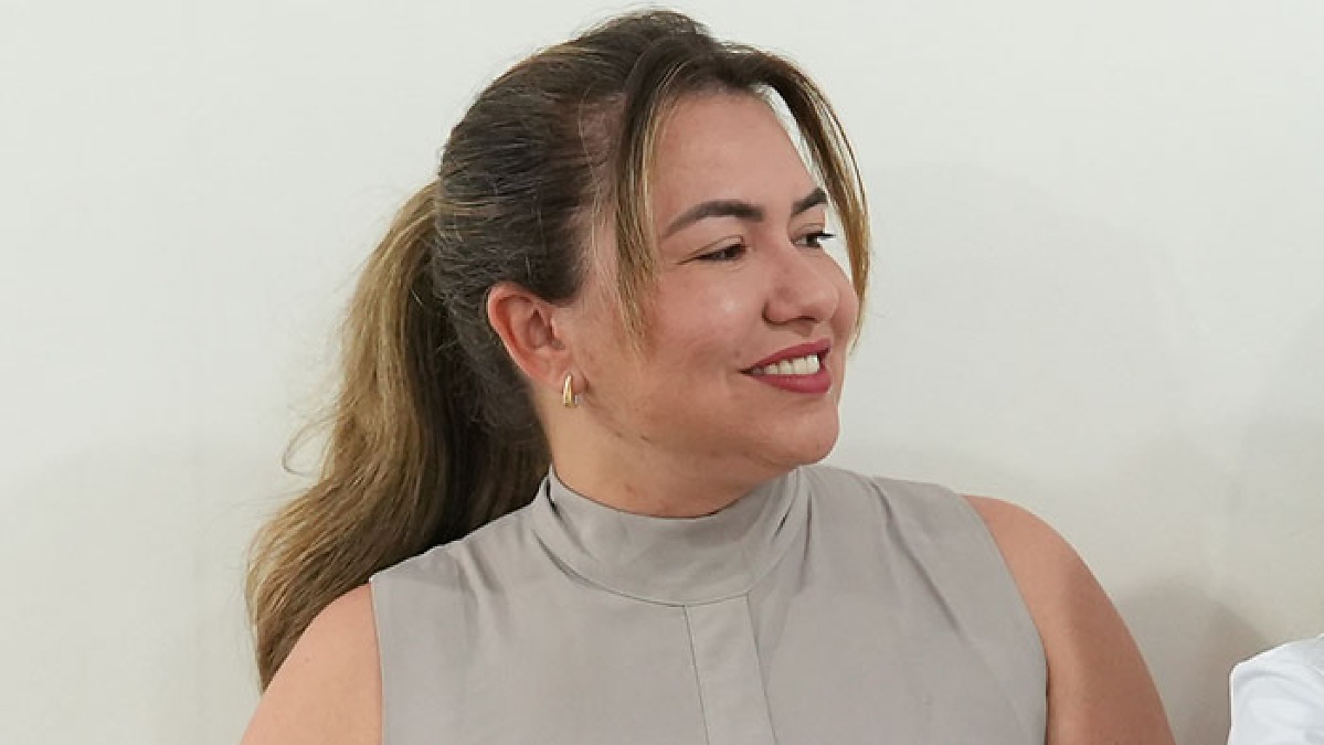 alessandra ferreira 700