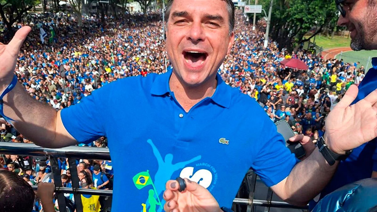 flavio bolsonaro 700 
