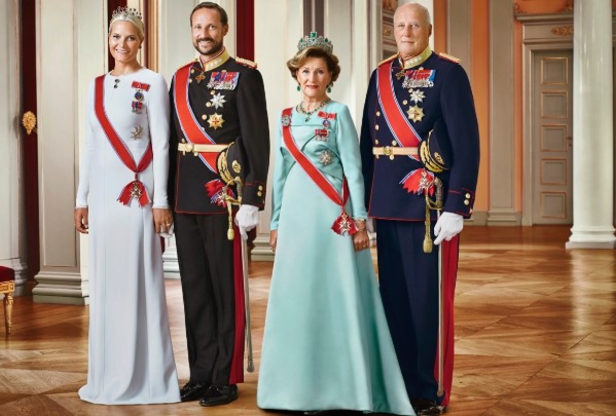 Mette-Marit, Haakon, Sonja e Harald V Rei da Noruega