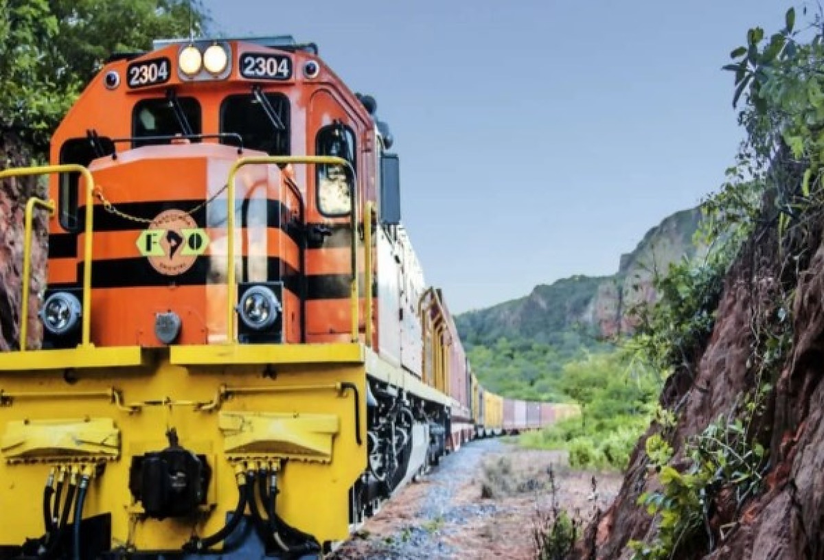 Operado pela Ferroviaria Oriental, trem na Bolívia volta a funcionar