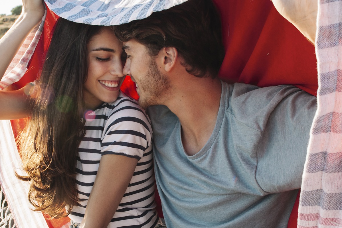 Casal jovem romantismo
