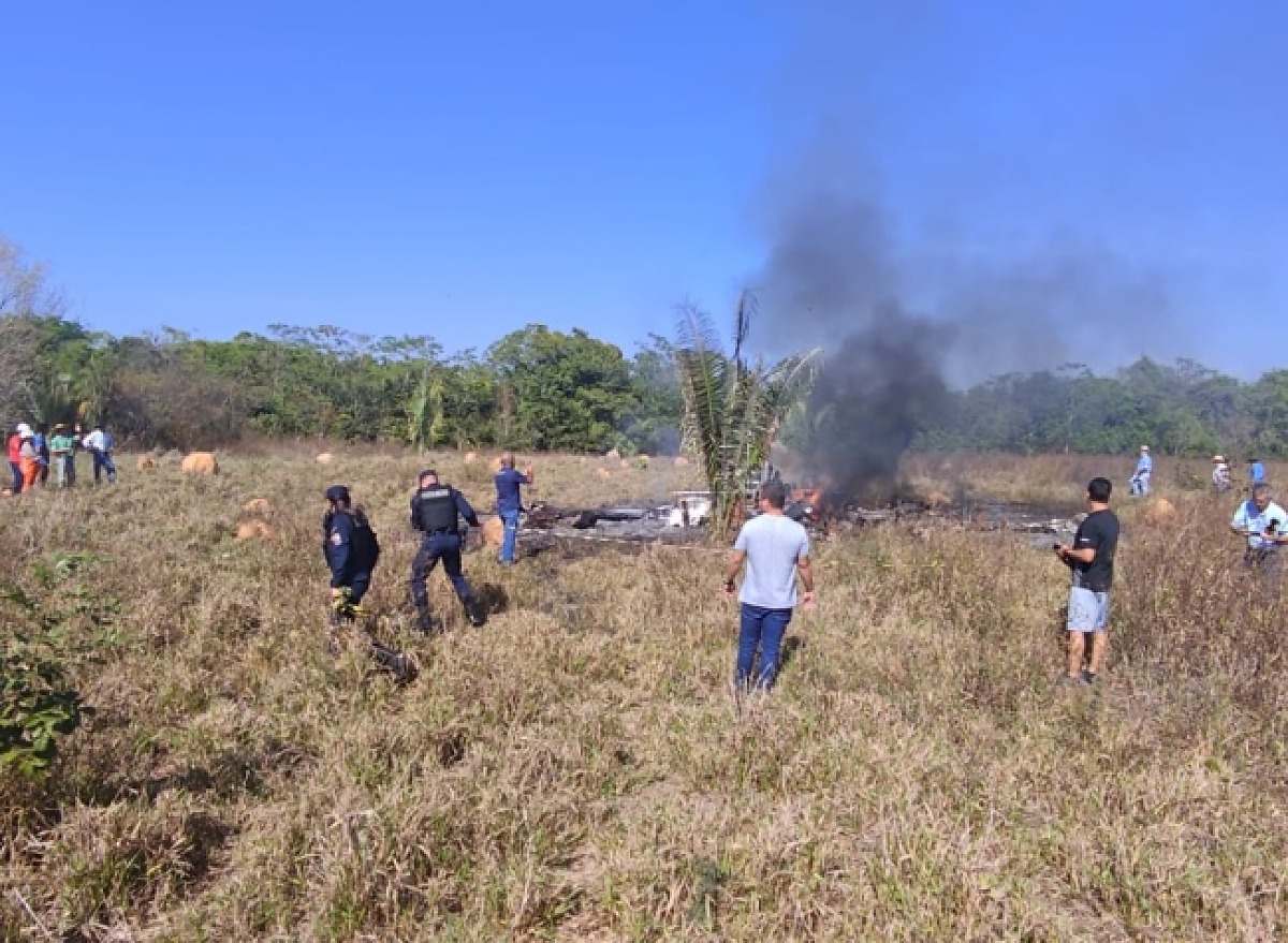 aviao cai em fazenda agua boa