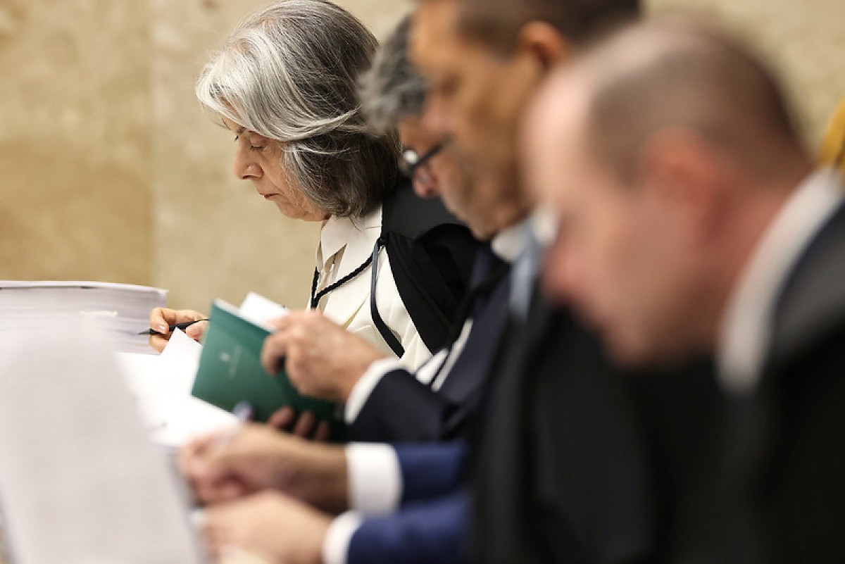 MInistra Carmem L&uacute;cia sess&atilde;o plen&aacute;ria STF