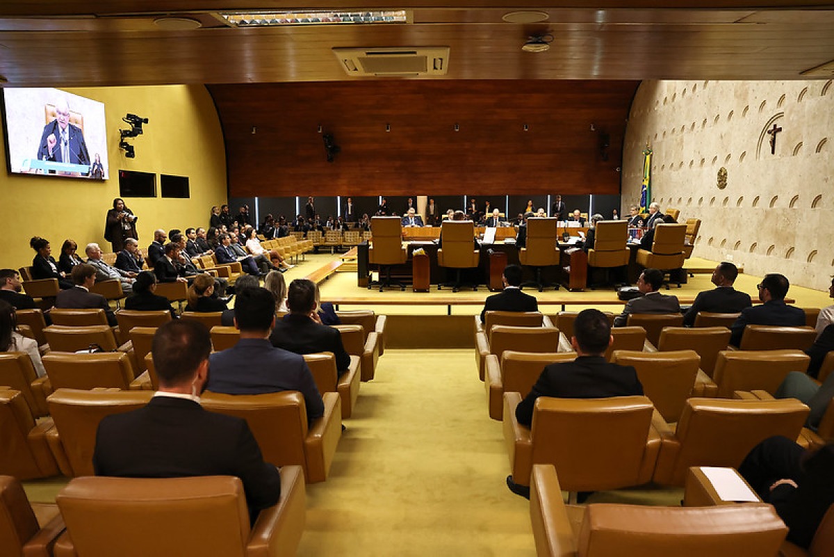 Sess&atilde;o plen&aacute;ria extraordin&aacute;ria do STF