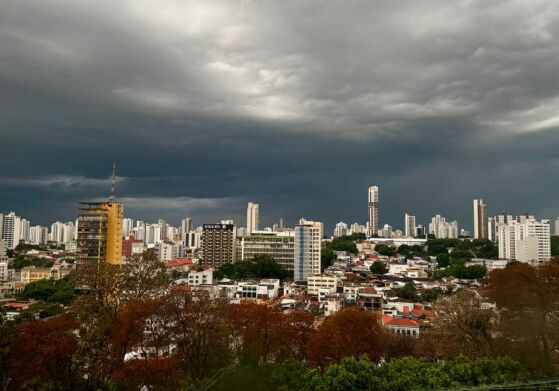 Céu nublado, chuva, frio, MT, Cuiabá