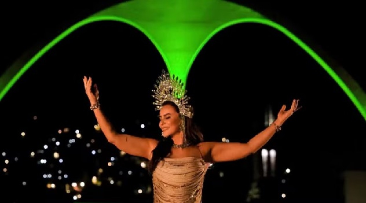 Paolla Oliveira - nova rainha da bateria da Imperatriz.
