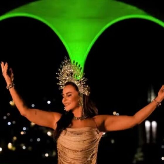 Paolla Oliveira - nova rainha da bateria da Imperatriz.