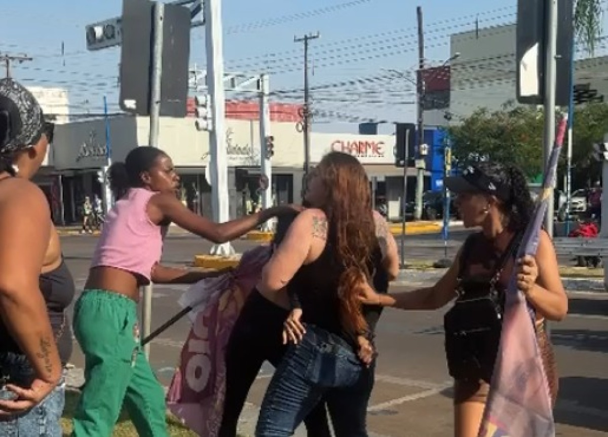 Durante caminhada de Natasha em Sinop, cabos eleitorais são agredidos por bolsonaristas; vídeo