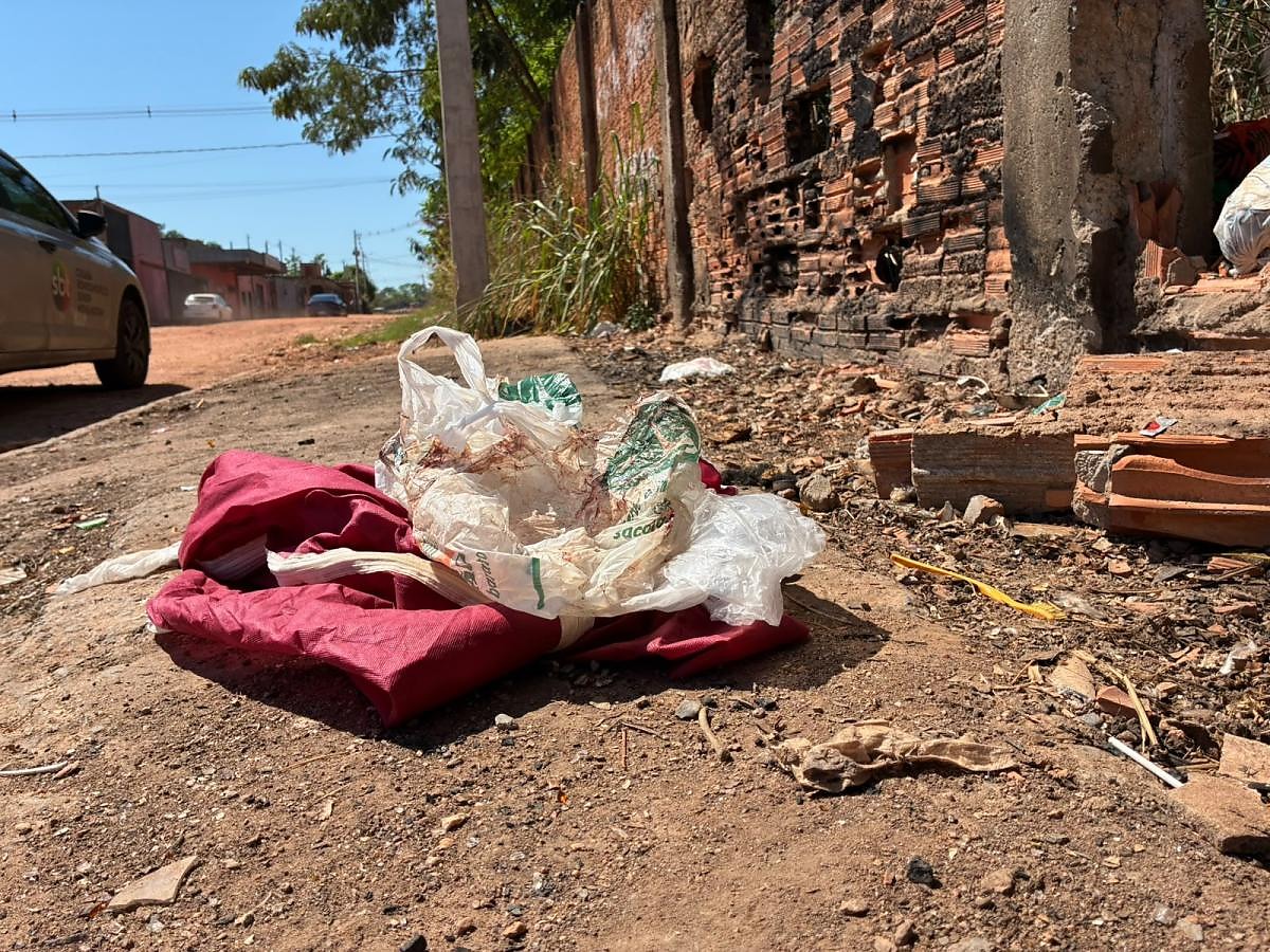 Recém-nascida é encontrada morta em terreno baldio em Cuiabá