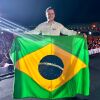 Thiago Silva com bandeira
