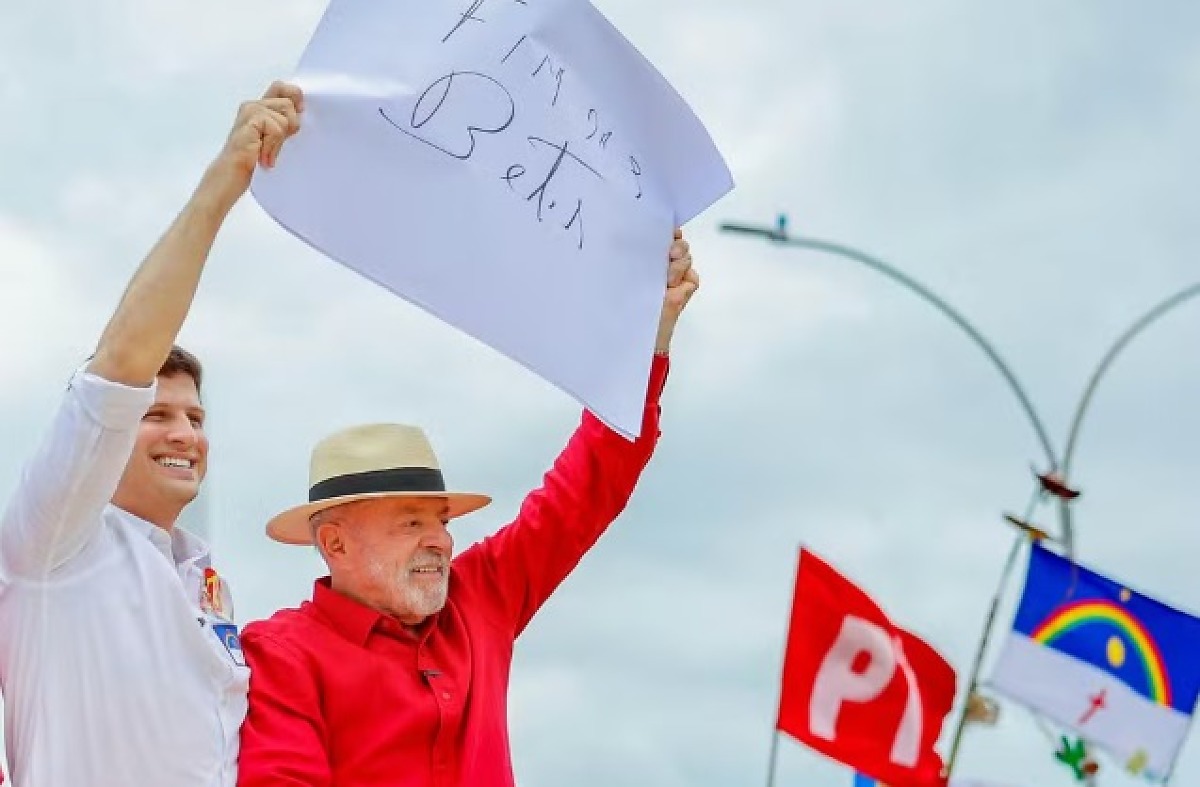 Lula com o candidato ao governo de PE João Campos - fim das bets