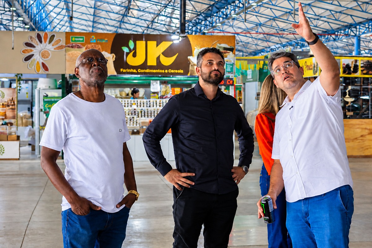 secret&aacute;rios Edson Brasil e Fellipe Corr&ecirc;a - vistoria no Mercado do Porto