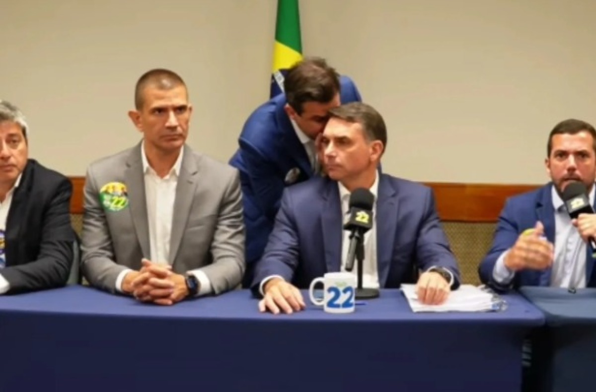 Fl&aacute;vio Bolsonaro