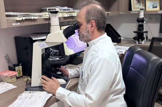 Médico patologista Carlos Aburad
