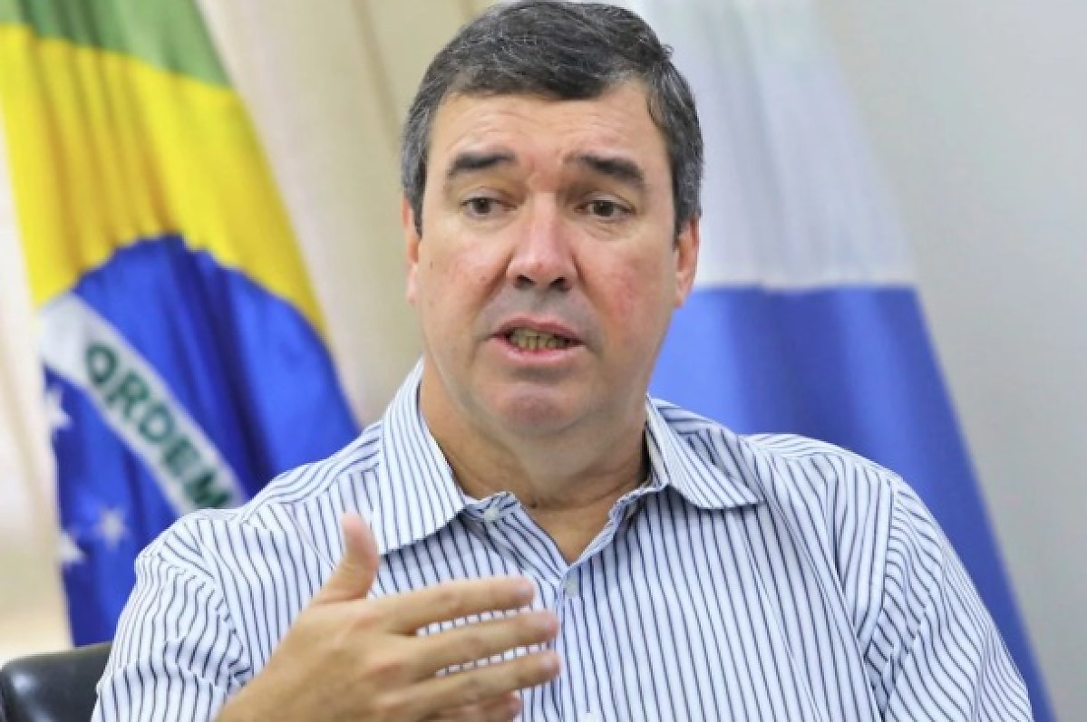 Eduardo Riedel &eacute; reeleito governador de MS