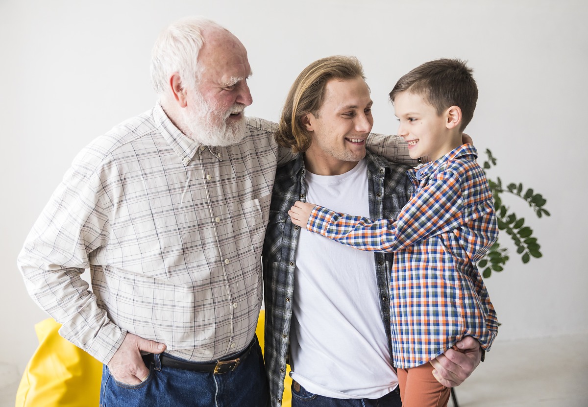 Famílias gerações pai, filho e neto