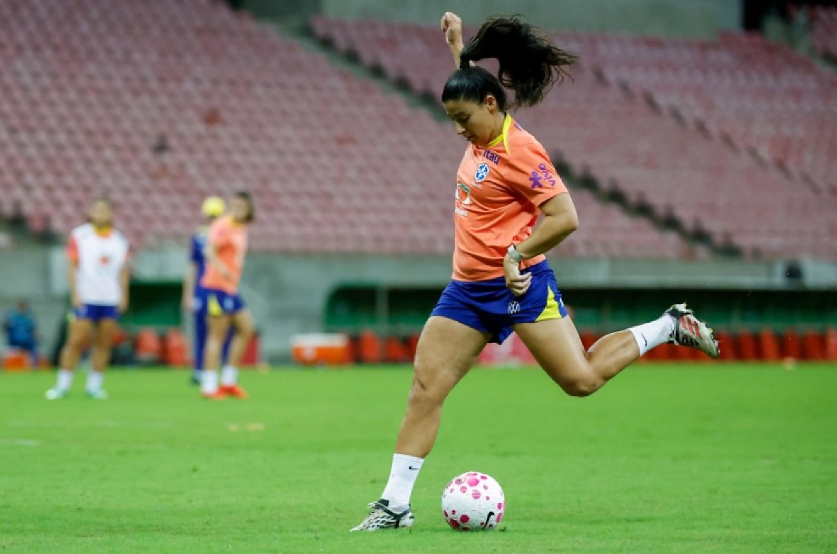 Duda Sampaio durante treino da Seleção Feminina