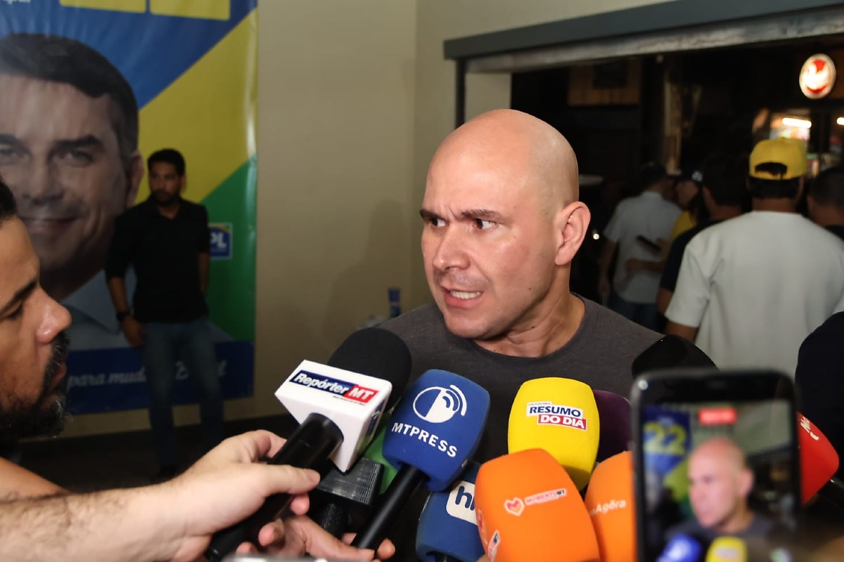 Abilio Brunini critica estudantes pró-Lula em evento em Cuiabá
