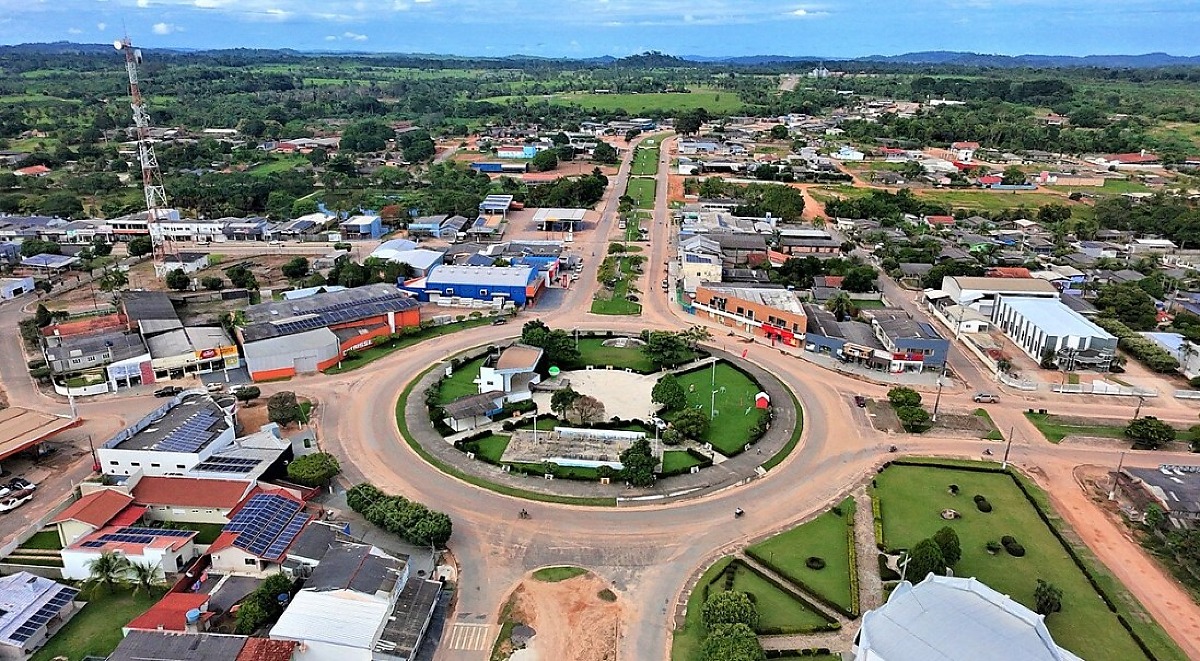 Cidade de Cotriguaçu no Norte de MT imagem aérea