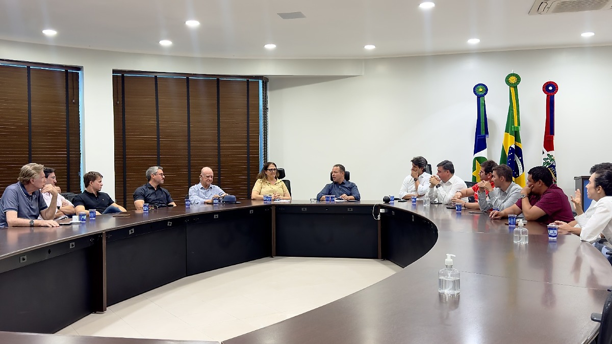 Representantes do Sinduscon Sul MT estiveram em reuni&atilde;o com o prefeito Cl&aacute;udio Ferreira e a secret&aacute;ria Rane Curto
