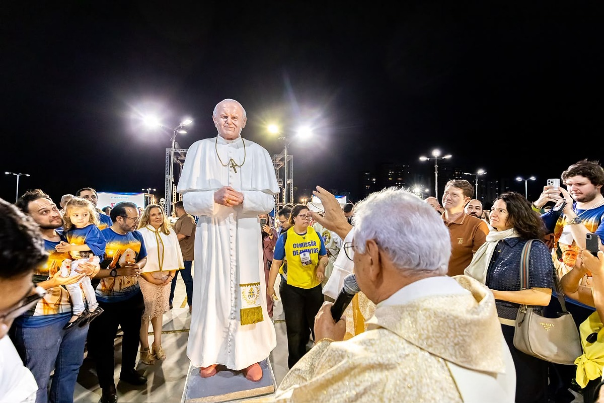 estatua joao paulo cuiaba