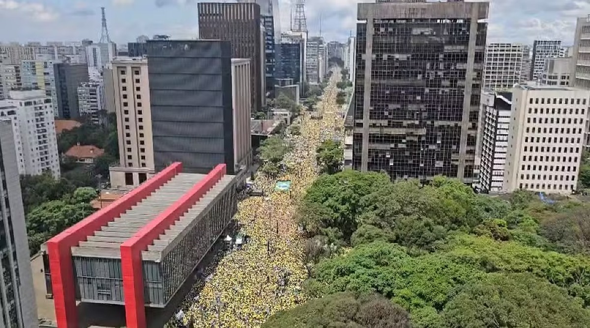 flavio bolsonaro protesto sp